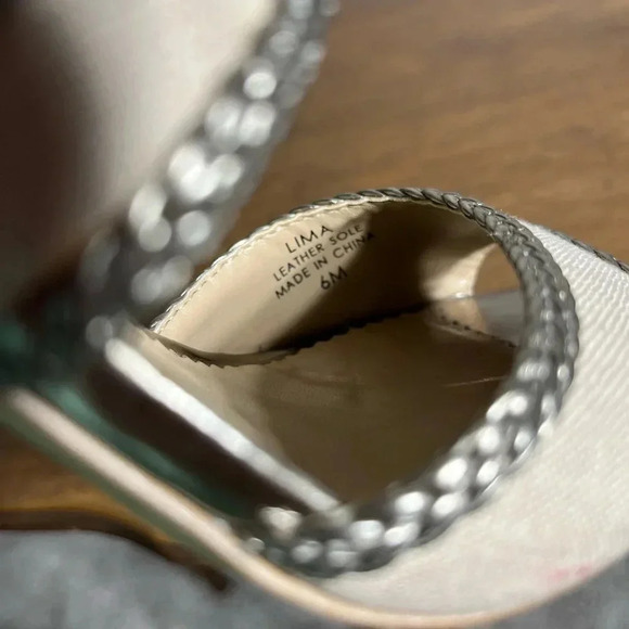 Tahari Linen and Gold Lima Heels 6 - Picture 5 of 5